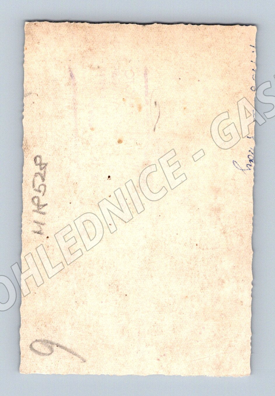 Pohlednice dítě v ulici ČSR do 1950 malý formát (M18528)