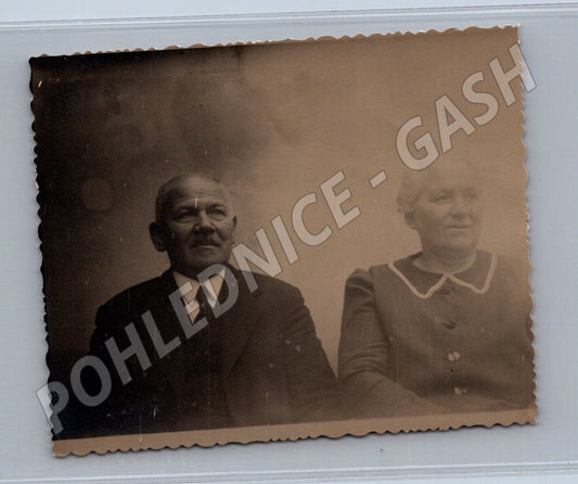 Pohlednice portrét muže a ženy černobílá (M18557)