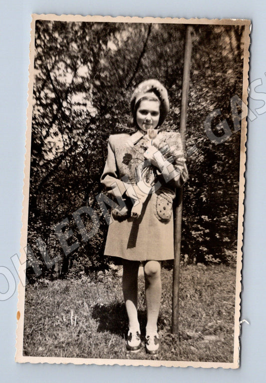 Pohlednice dívka v kroji ČSR malý formát do 1950 (M18567)