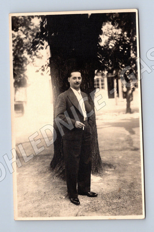 Pohlednice muž u stromu portrét 1933 (M18580)