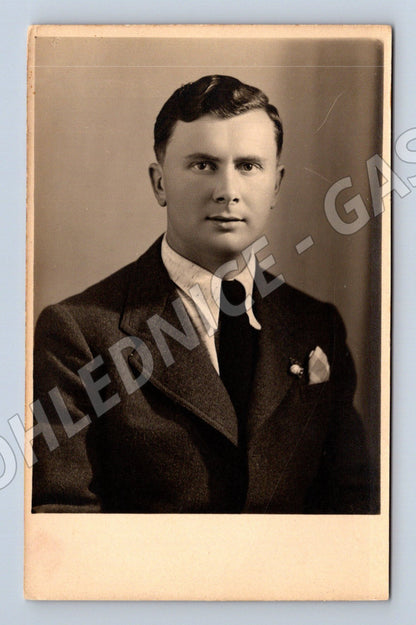 Pohlednice ateliérový portrét mladého muže foto (M18601)