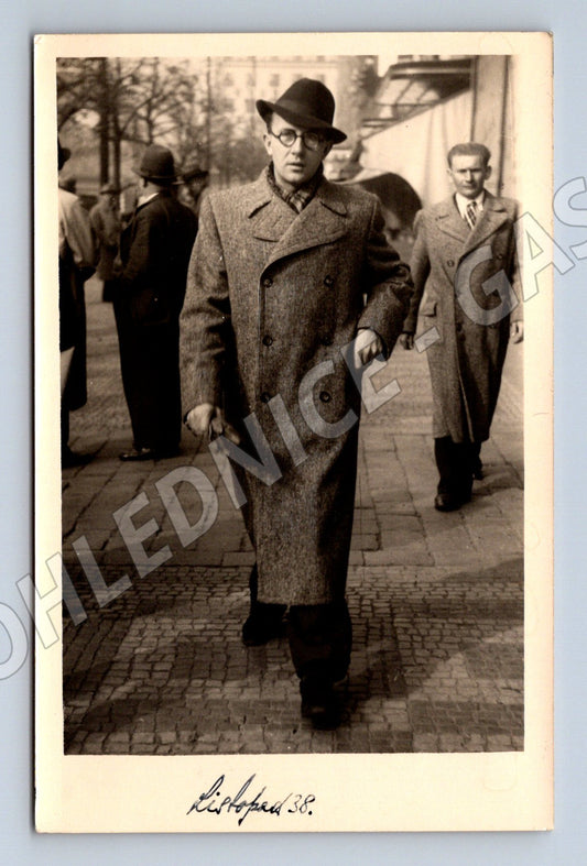 Pohlednice Praha 1938 muž v klobouku foto SAŠA (M18646)
