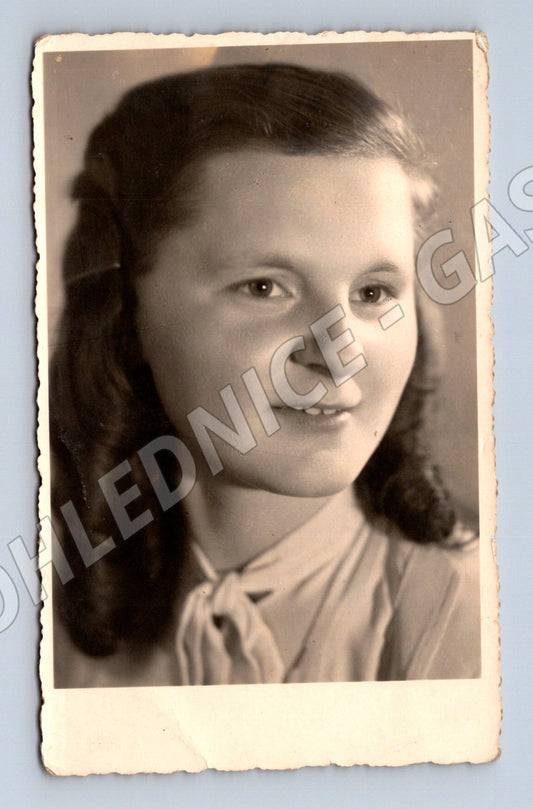 Pohlednice portrét dívky datováno 1946 (M18654)