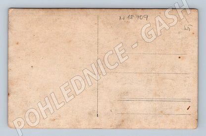 Pohlednice mladá žena ateliér 1 pol 20 stol (M18709)