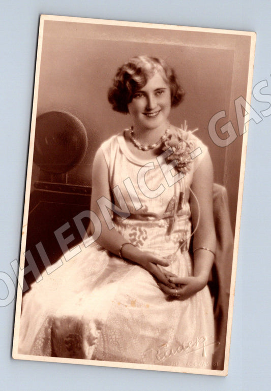 Pohlednice mladá žena elegance 20 léta (M18719)