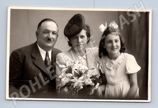 Pohlednice rodinný portrét 1930 40 černobílá (M18724)