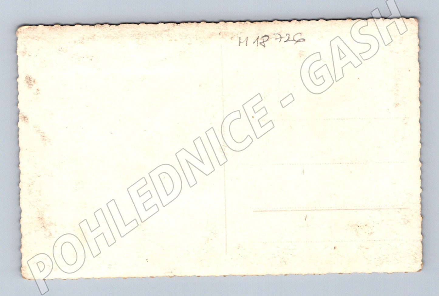 Pohlednice ČSR muž před budovou 1 pol 20 (M18726)