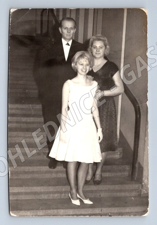 Pohlednice rodinná fotografie datovaná 1967 (M18739)