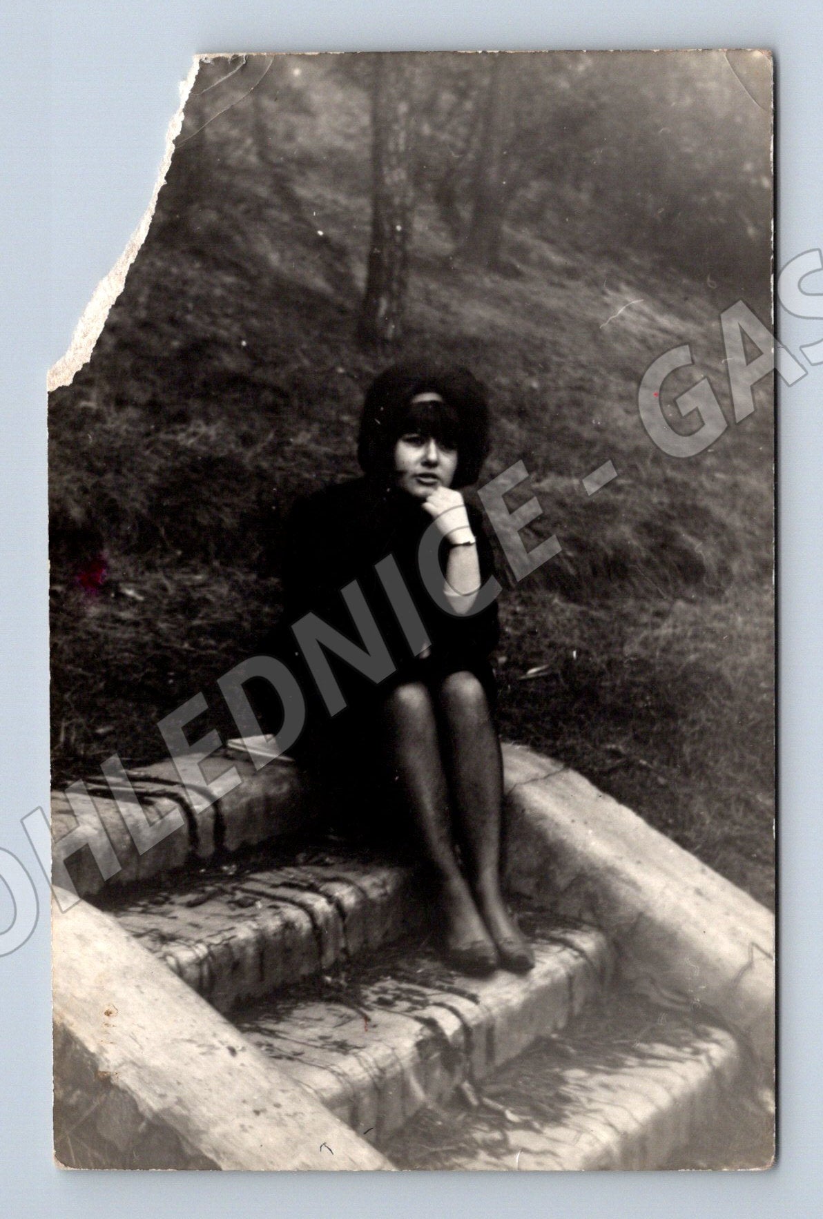 Pohlednice žena v přírodě před 1950 (M18770)