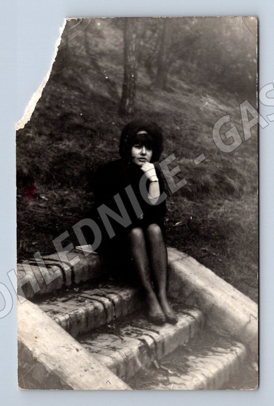 Pohlednice žena v přírodě před 1950 (M18770)