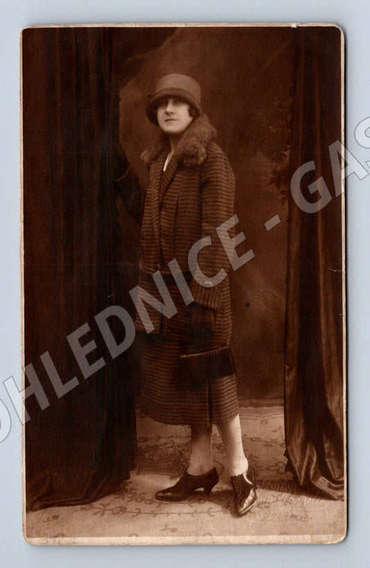 Pohlednice žena počátek 20 století podpis (M18774)