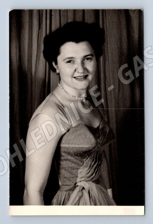 Pohlednice portrét dámy 1960 léta (M18778)