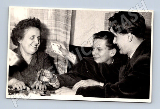 Pohlednice Vánoce 1951 rodina u stolu ČR (M18781)