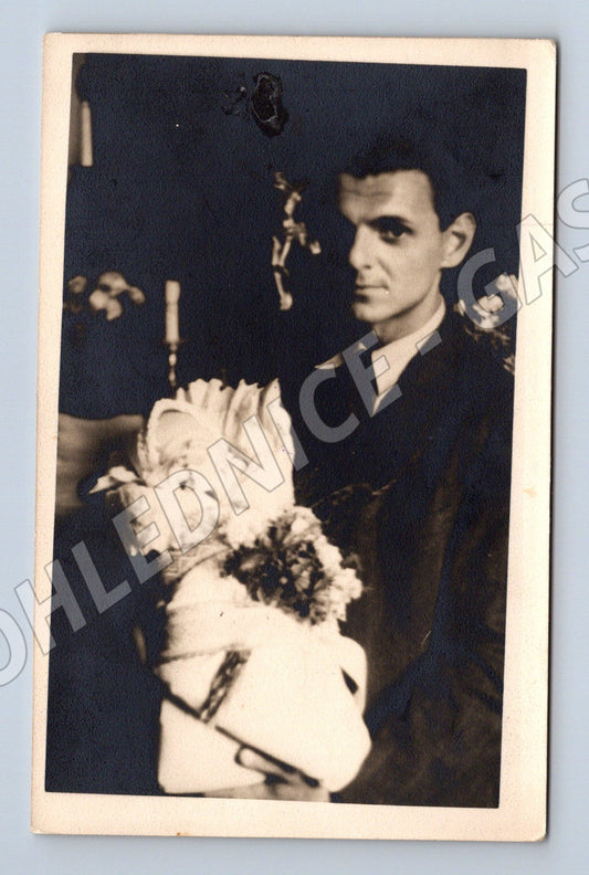 Pohlednice muž s květinami Jaroslav Karásek 1945 (M18795)