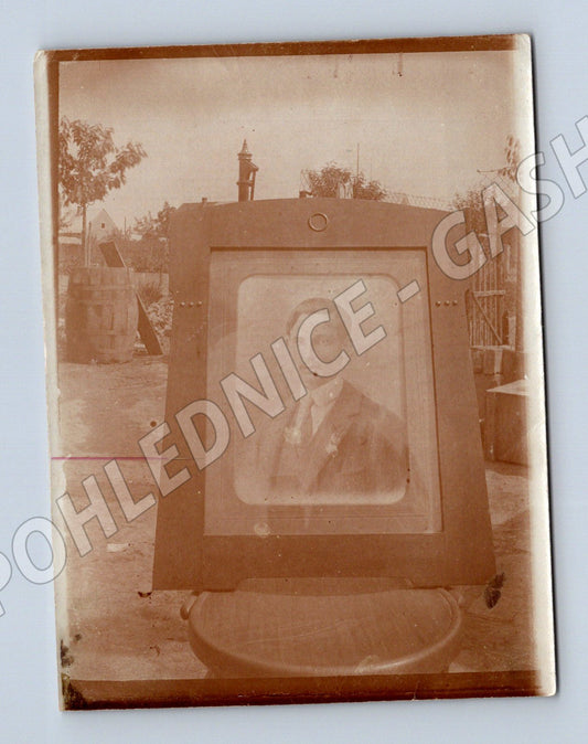 Pohlednice auto portrét muže (M18813)