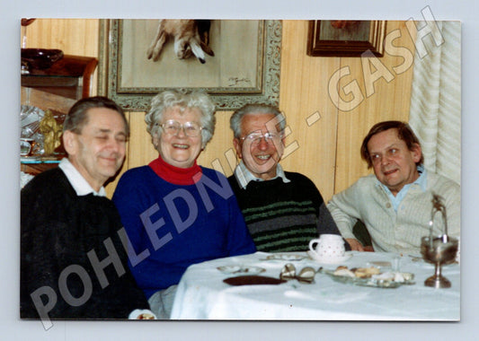 Pohlednice rodinné setkání u stolu 1998 (M18875)
