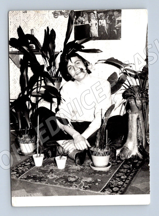 Pohlednice 1967 žena mezi květinami ČSSR (M18892)