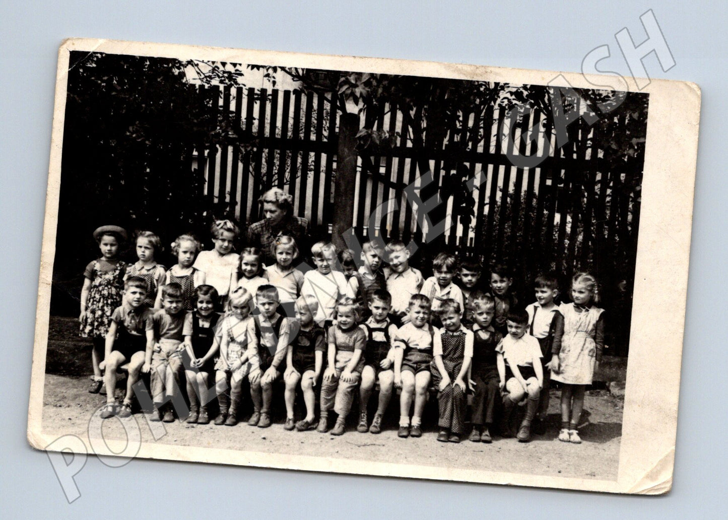 Pohlednice MŠ Benešov 1954 děti (M18918)