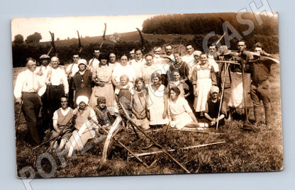 Pohlednice sečení trávy venkov skupina ČSR do 1950 (M18933)