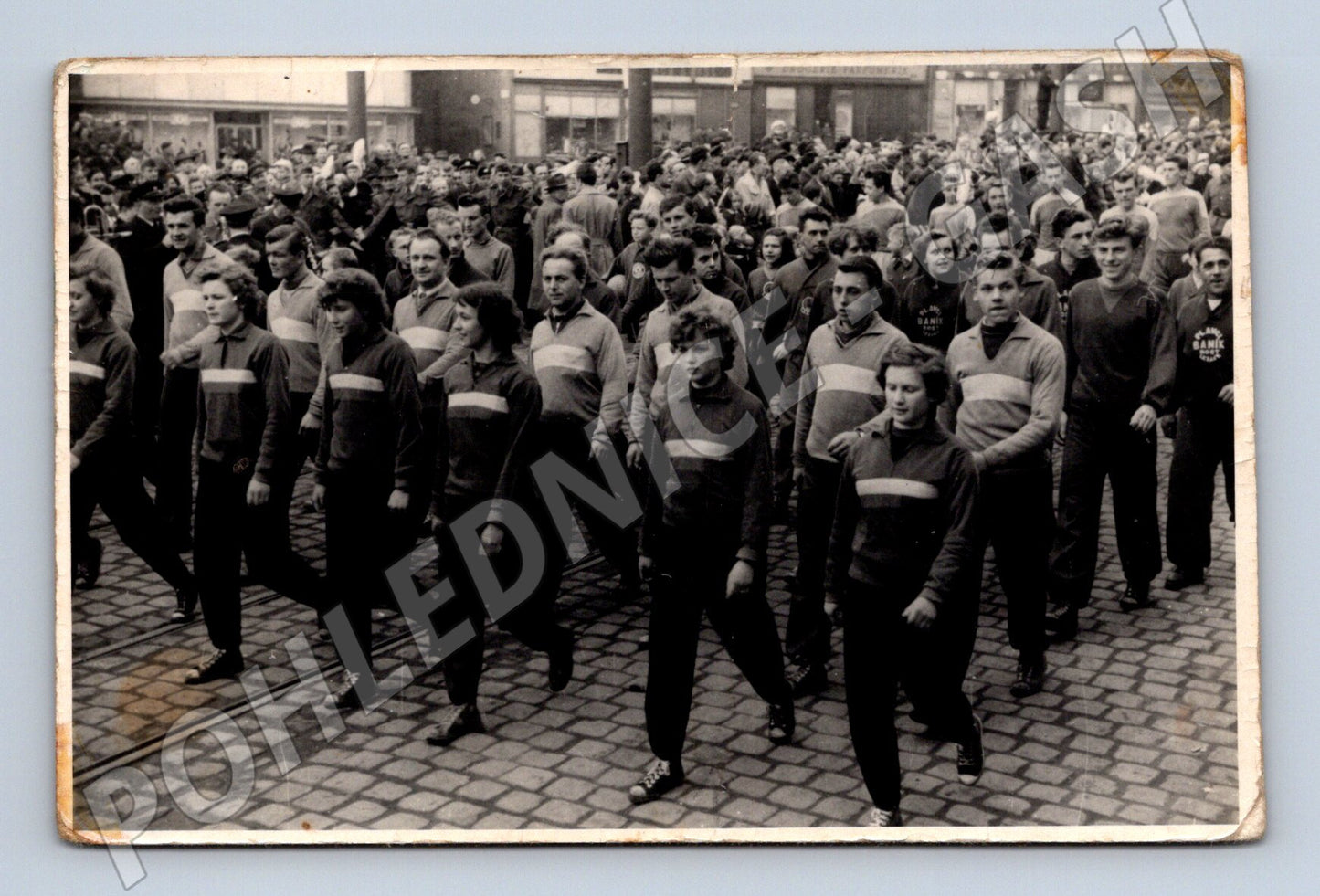 Pohlednice Most 1954 průvod mládeže (M18946)