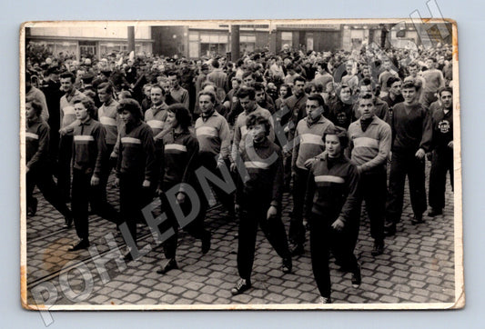 Pohlednice Most 1954 průvod mládeže (M18946)