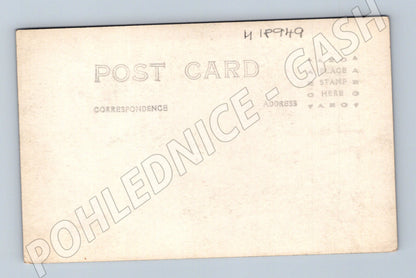 Pohlednice skupinový portrét interiér 1920 1940 (M18949)