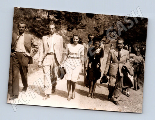 Pohlednice elegantní skupina v přírodě ČR do 1950 (M18958)