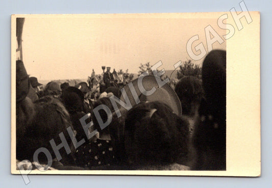 Pohlednice dav lidí folklórní slavnost etnografie (M18959)