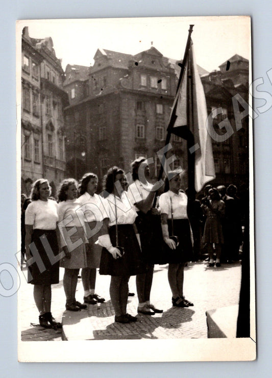Pohlednice průvod dívek Československo před 1950 (M18964)