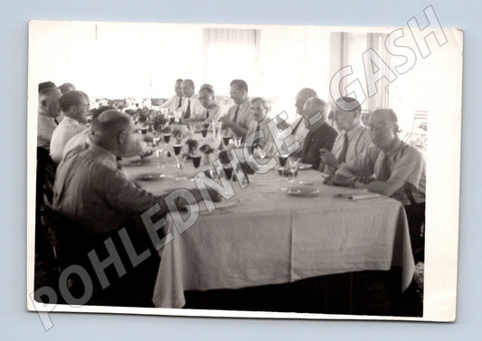 Pohlednice oběd u stolu ČR před 1950 (M18965)