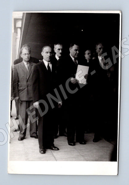 Pohlednice Kolín skupina mužů černobílá do 1950 (M18973)