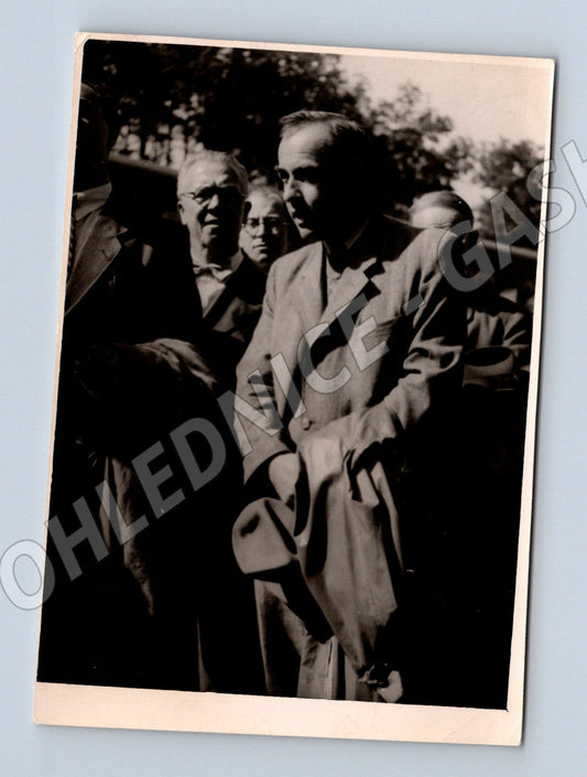 Pohlednice skupina osob podepsáno datováno 1946 (M18974)