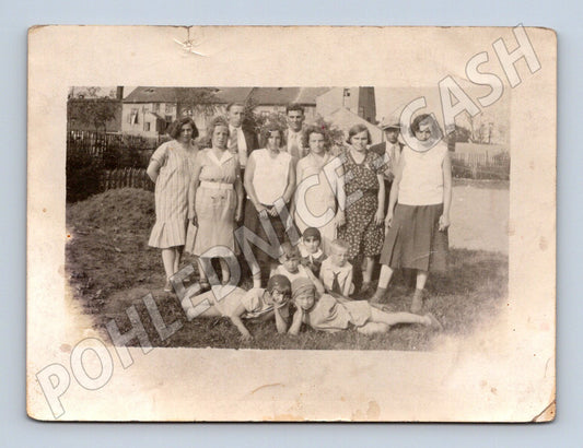 Pohlednice skupina na venkově ČSR 1 pol 20 stol (M18980)