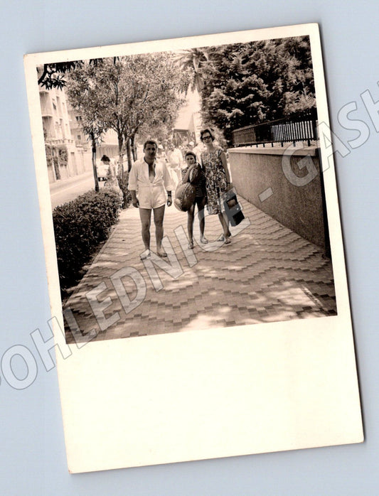 Pohlednice městská promenáda retro móda (M19004)