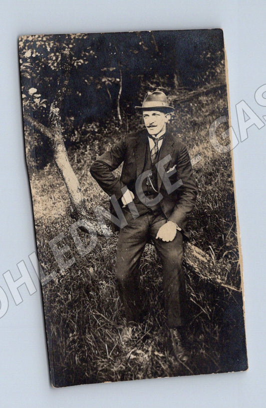 Pohlednice muž v přírodě 1 pol 20 stol (M19009)