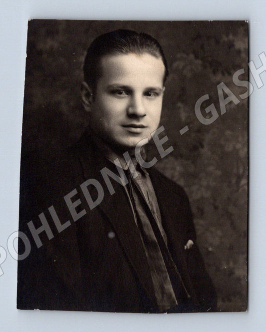Pohlednice mladý muž malý formát 30 40 léta (M19014)