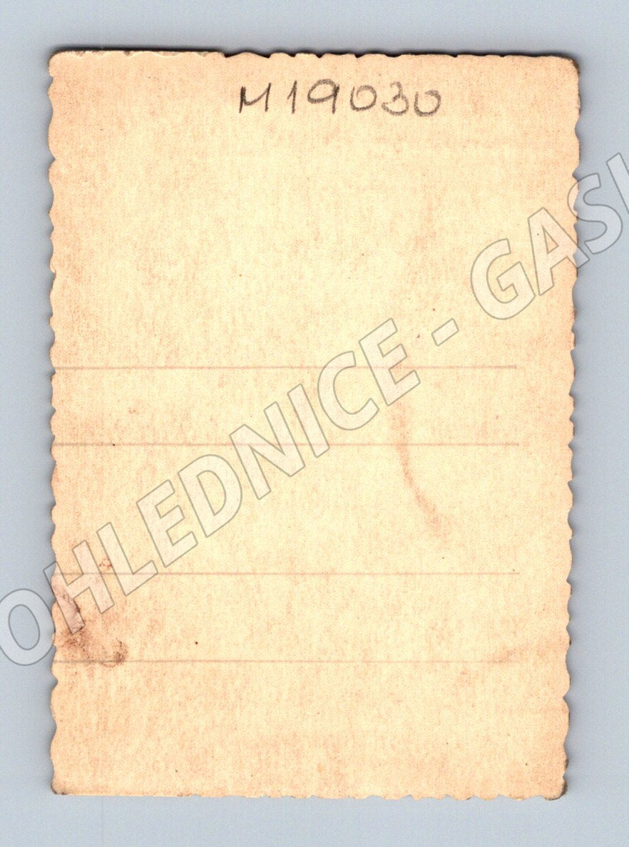 Pohlednice portrét muže v obleku černobílá (M19030)