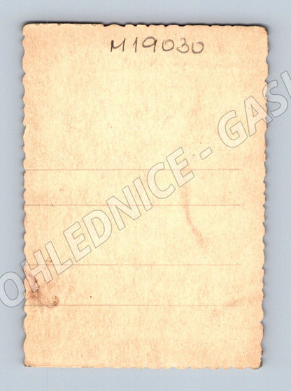 Pohlednice portrét muže v obleku černobílá (M19030)