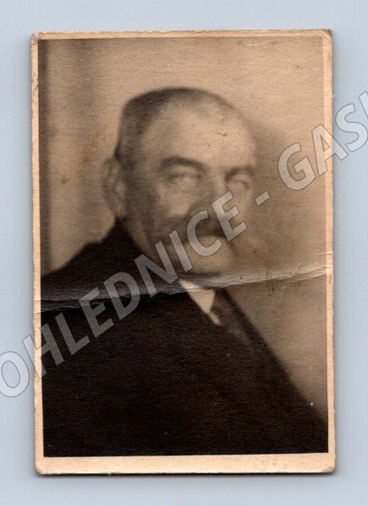 Pohlednice portrét muže s knírem (M19035)