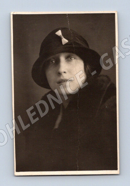 Pohlednice žena v klobouku Praha 1925 fotoateliér (M19043)