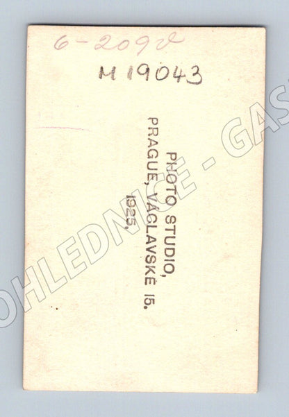 Pohlednice žena v klobouku Praha 1925 fotoateliér (M19043)