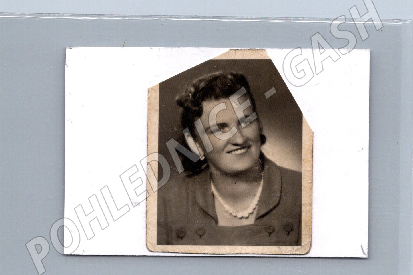 Pohlednice portrét ženy cca 1945 černobílá (M19045)