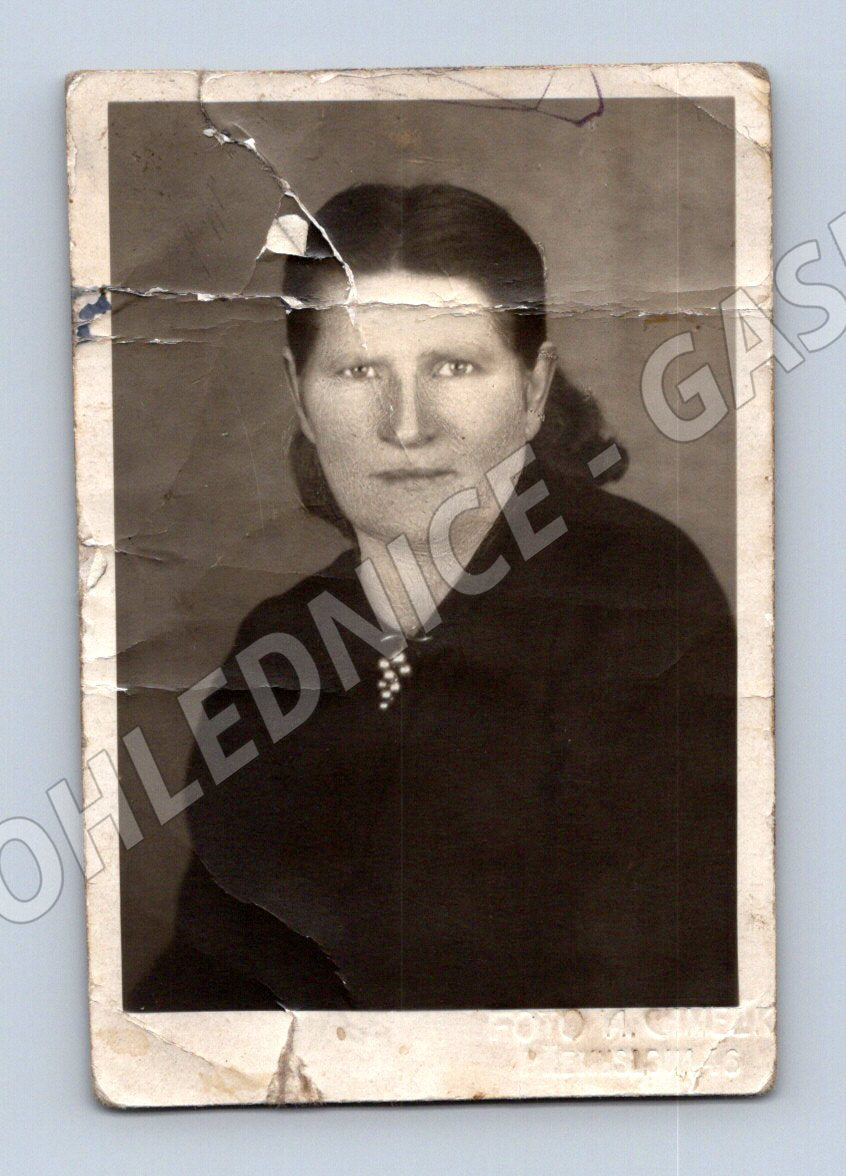 Pohlednice portrét ženy FOTO A CHMELA Přerov poškozená (M19046)