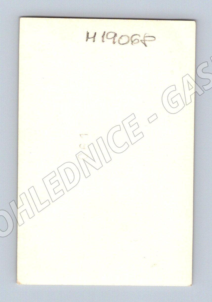 Pohlednice ženy na plachetnici vodní doprava (M19068)