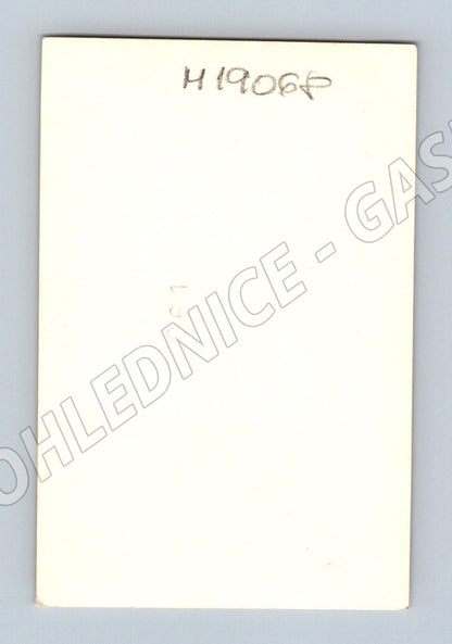 Pohlednice ženy na plachetnici vodní doprava (M19068)