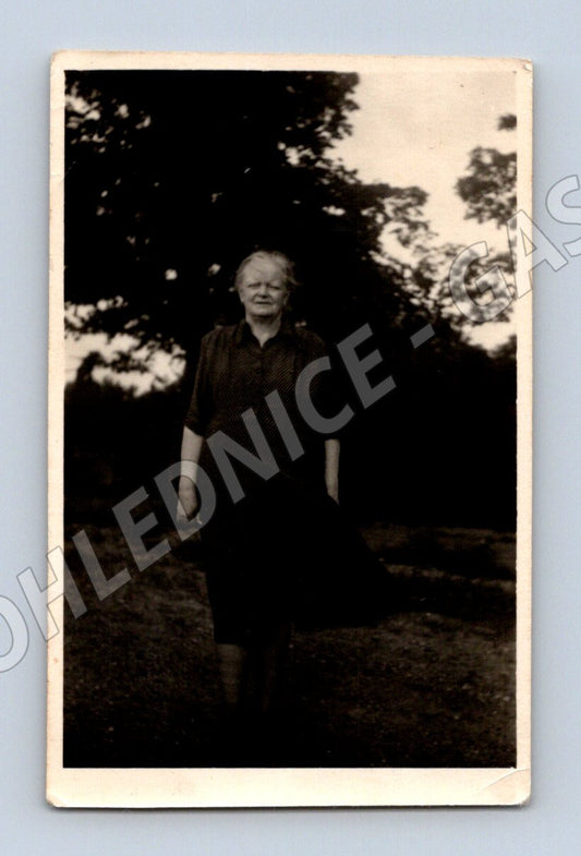 Pohlednice černobílý portrét ženy cca 1 polovina 20 stol (M19079)