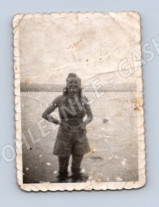 Pohlednice ženy u vody ČSR malý formát (M19083)