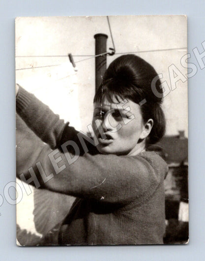 Pohlednice žena 60 léta dobový život (M19093)