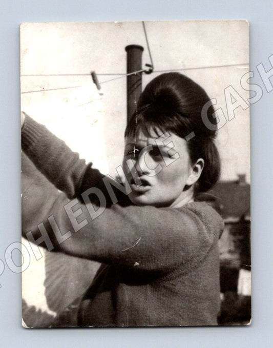 Pohlednice žena 60 léta dobový život (M19093)