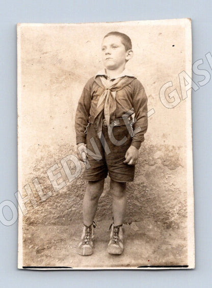 Pohlednice chlapec v tradičním oděvu etnografie (M19104)